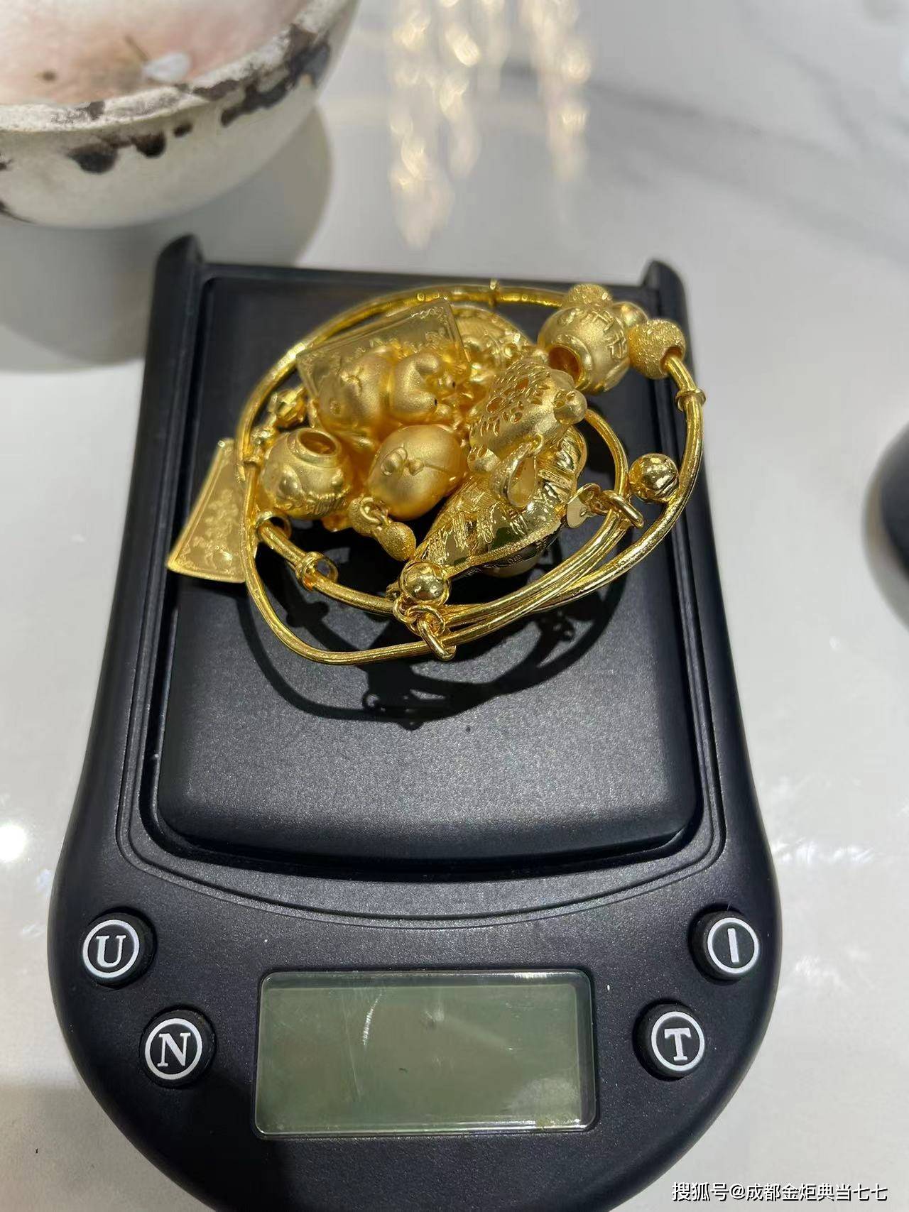 浙江最新24小时上门回收金价方法分析(最方便真实的浙江24小时上门回收黄金方法)